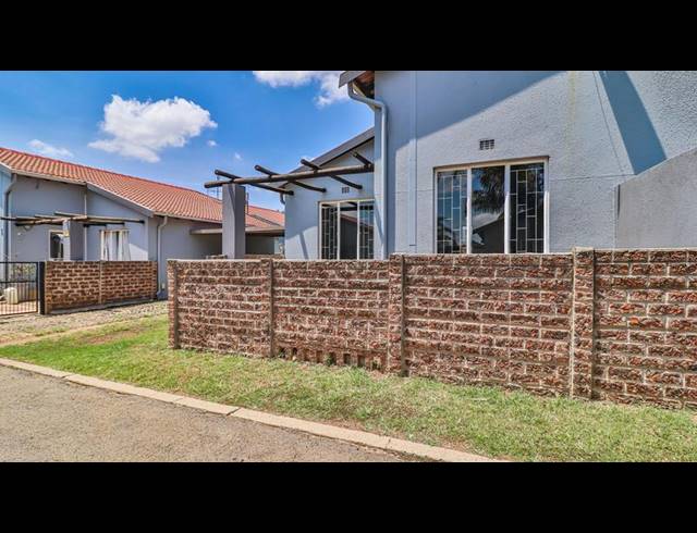 2 BEDROOM COMPLEX FOR SALE IN EDEN GLEN